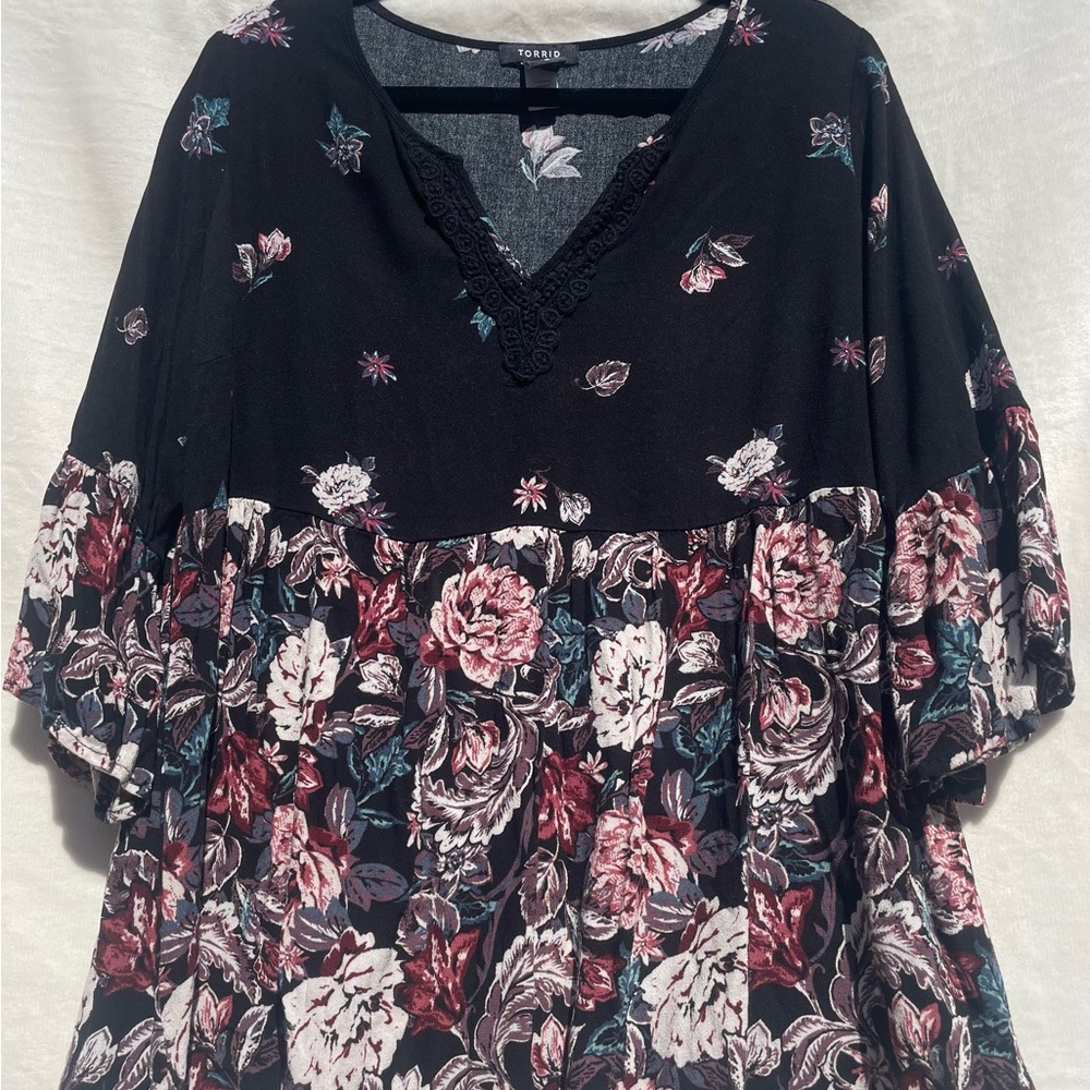 Lot 3 Torrid Plus Size Blouses | Size 0 | Lace, Floral, Paisley | Free Shippip - Picture 2 of 11